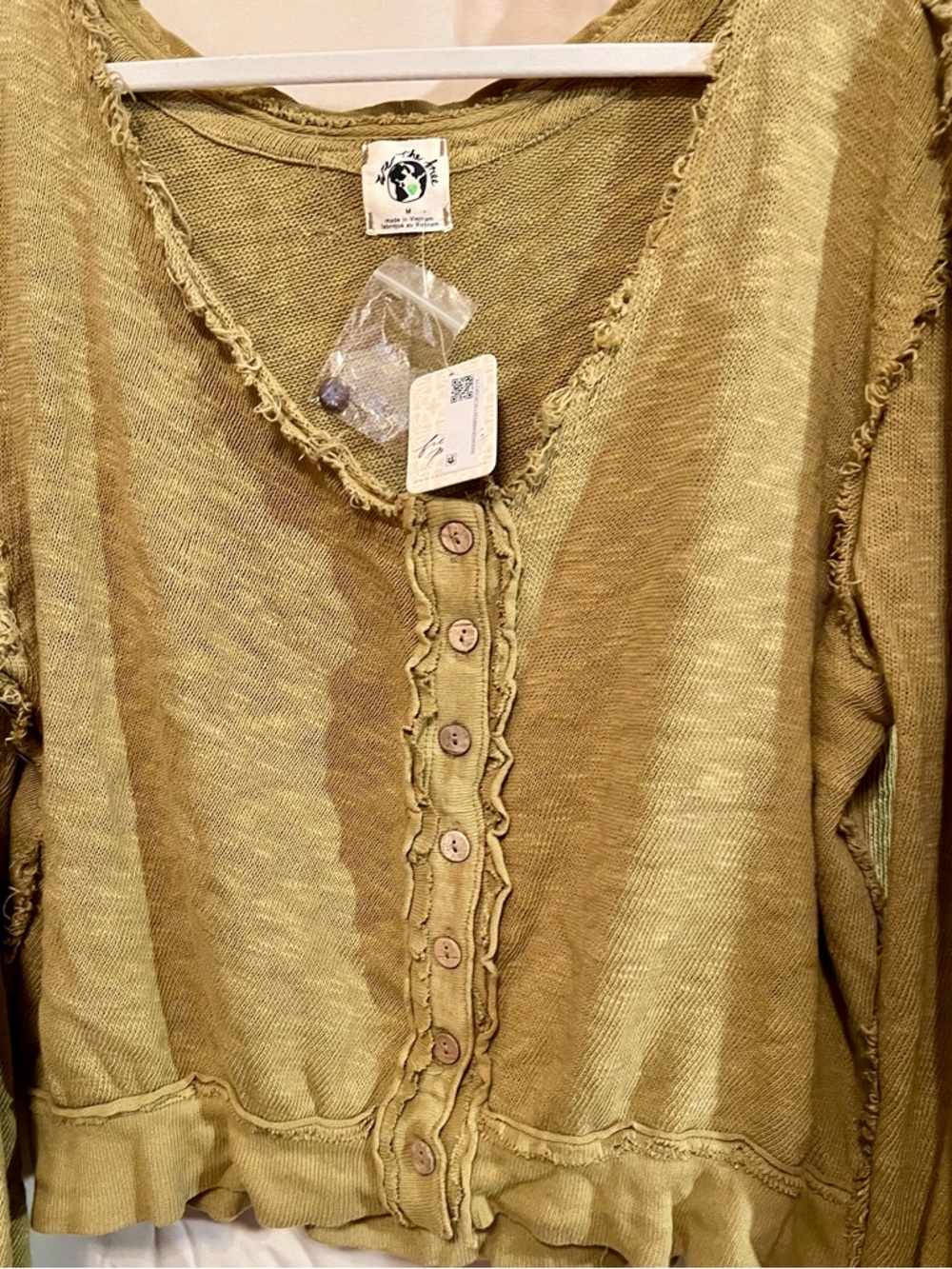 NWT- We The Free- Free People- Frayed Hem Olive Button-Front Women’s Top Size M - Picture 4 of 10